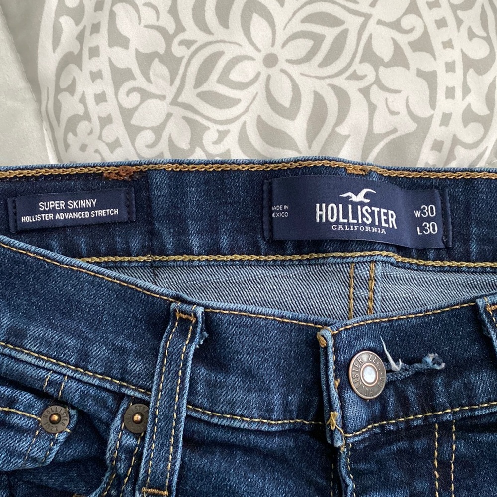 MEN’S HOLLISTER SUPER SKINNY BLUE JEANS